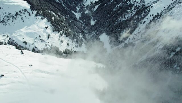 Luftaufnahmen vom Naturpark Beverin in den schweizer Alpen