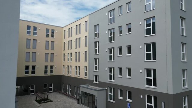 mehrfamilienhaus,wohnen,wohnraum.geb&auml;ude,komplex,siedlung,wohnsiedlung,haus,wohnungen,lebensraum,daheim,grosses haus