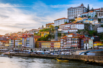 Vue sur les quais de ribeira de Porto depuis le Pont Dom-Luís I