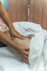 Obraz na płótnie Canvas foot and leg physiotherapist massage