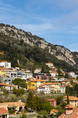 Fototapeta na wymiar Villas du village de La Turbie, à flanc de montagne, sur les hauteurs de Monaco