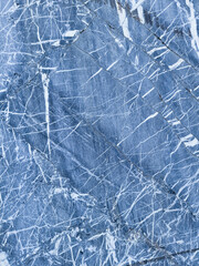 Fondo con detalle y textura de superficie de marmol con tonos azules y vetas de color blanco