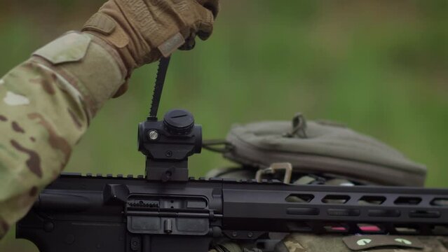 setting the collimator sight in the weapon in slow motion