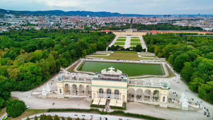 Obraz premium Aerial view of Schonbrunn Park from Gloriette structure in Vienna, Austria