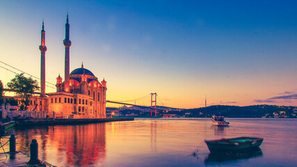 Fototapeta na wymiar Ortakoy Istanbul panoramic landscape beautiful sunrise with clouds Ortakoy Mosque and Bosphorus Bridge, Istanbul Turkey. Best touristic destination of Istanbul. Romantic view of Istanbul city. Puzzle 