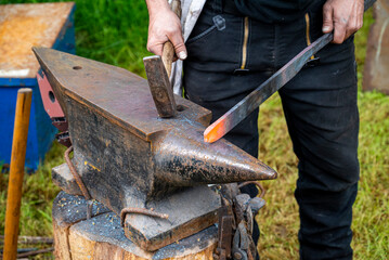 matériel de forgeron et travail du métal à chaud