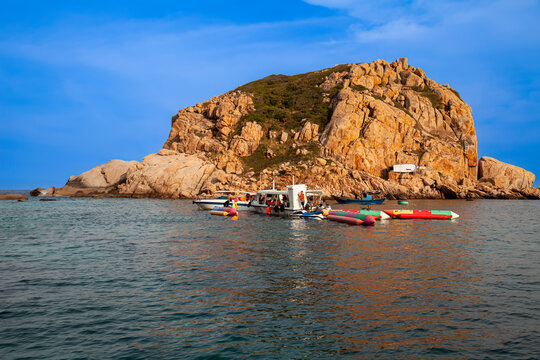 Rocky coastal of island Hon Tai, in the Bay of Mui Ca Heo, Vinh Hy, Province of Ninh Thuan, Vietnam, Asia
