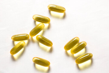 Capsulas de vitaminas omega dispersas