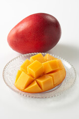 マンゴー（アーウィン種）白背景で