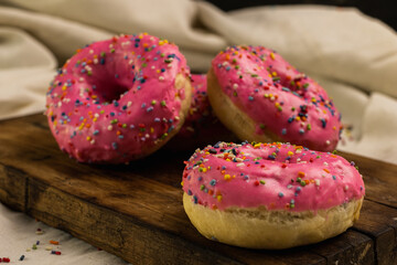 donuts with icing sugar
