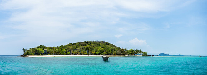 Naklejka premium Koh Kham, Beautiful island in Trat province, Thailand, Asia.