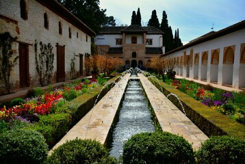 Parc typique d'Andalousie avec fontaine, Espagne, Europe 1