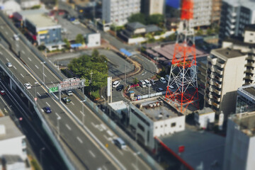 大阪の高速道路と都市風景