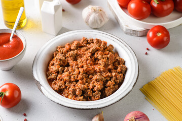 minced meat and tomato bolognese sauce