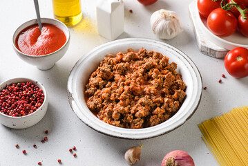 minced meat and tomato bolognese sauce