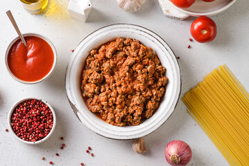 minced meat and tomato bolognese sauce