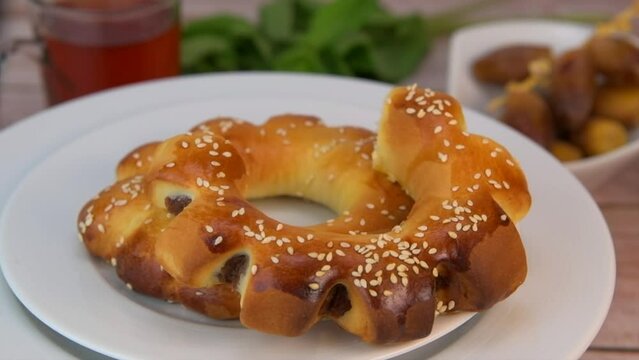 Recipe Maarouk of Aleppo, soft brioche with date paste, High quality video