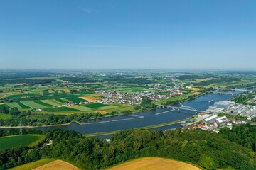 Luftbild aus der Region Deggendorf, Ausblick auf das Donautal und die Region Gäuboden
