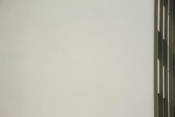 large wall and details of doors and side windows