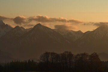 Alpy panorama widok z Buching o zachodzie słońca