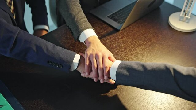 団結するビジネスマン