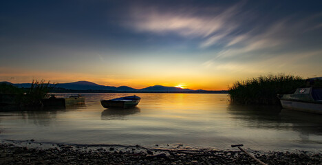 Jezioro, zachód słońca