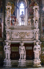 Fototapeta na wymiar Inside of the 14th-century church of San Giovanni a Carbonara in Napoli, Italy
