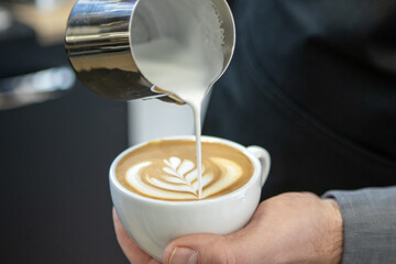Un capolavoro di Latte Art in tazza