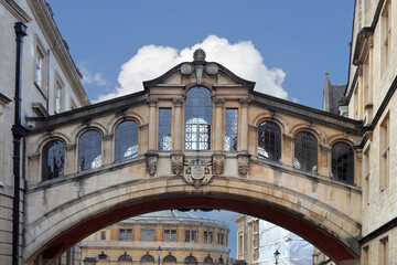 Fototapeta na wymiar Hertford Bridge, also called Bridge of Sighs, a skyway joining two parts of Hertford College over New College Lane in Oxford, England.