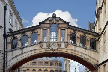 Cercles muraux Pont des Soupirs Hertford Bridge, also called Bridge of Sighs, a skyway joining two parts of Hertford College over New College Lane in Oxford, England.
