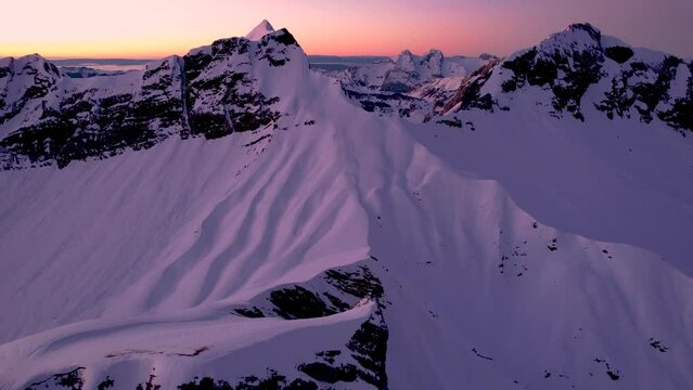 Vue a&eacute;rienne par drone dans le Massif des Aravis au couleur du coucher du soleil, Combloux, Rh&ocirc;ne Alpes, France