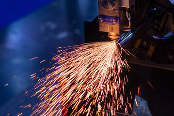 The fiber laser cutting machine cutting  machine cut the stainless steel tube.