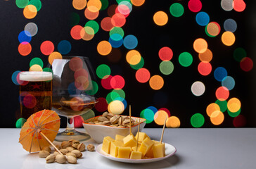 Fiesta con cerveza, brandy queso y pistach.