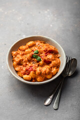 assiette de gnocchi sauce crémeuse tomate crème fraiche pesto fait maison 