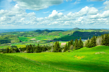 Fototapeta premium Frühlingswanderung durch die wunderschöne Rhön rund um die Wasserkuppe - Hessen - Deutschland