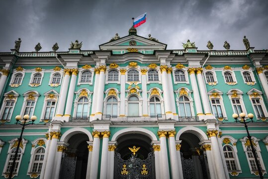 Vista de la fachada del museo del Hermitage  en Sant Petersburgo, Rusia.