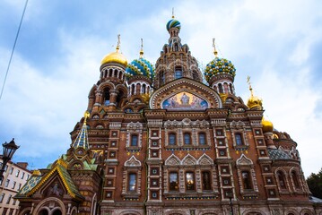 Iglesia del salvador sobre la sangre derramada en Sant Petersburgo, Rusia. - obrazy, fototapety, plakaty