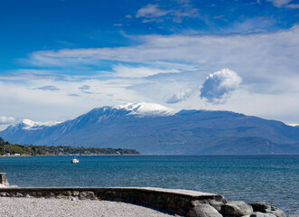 view of Lake Garda in winter - 600519174