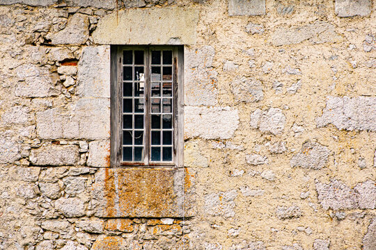 D&eacute;tail de b&acirc;timent ancien illustrant une passoire thermique