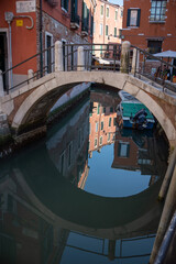Fototapeta na wymiar Pont des canaux de la ville de Venise
