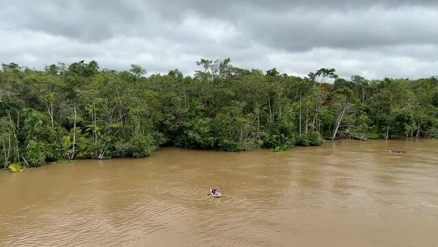 Fahrt auf dem Amazonas
