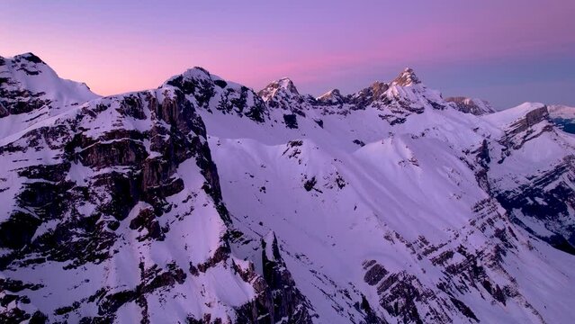 Vue a&eacute;rienne par drone dans le Massif des Aravis au couleur du coucher du soleil, Combloux, Rh&ocirc;ne Alpes, France