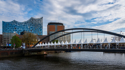 Naklejka premium Information booths at the harbor birthday on the Niederbaum Bridge in front of the Elbphilharmonie