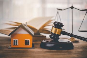 Model of house and gavel.House auction real estate law concept.. - obrazy, fototapety, plakaty