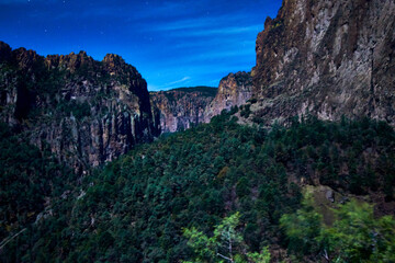 Fototapeta na wymiar valley at night with moonlight, forest and big walls of stone in basaseachi chihuahua 