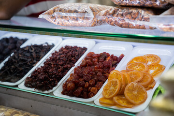 Marktstand Gewürze Chili Knoblauch 