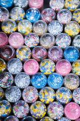 Süßigkeiten auf dem Markt  Bunter Marktstand 