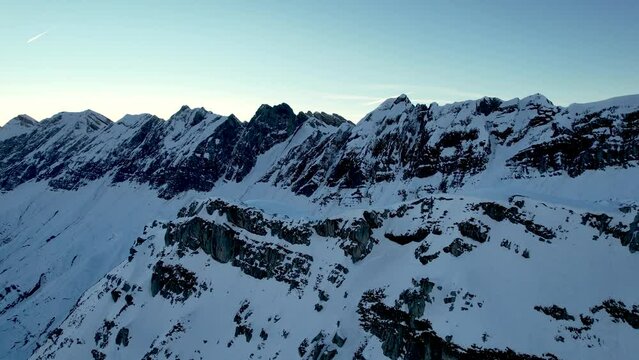 Vue a&eacute;rienne par drone dans le Massif des Aravis, Combloux, Rh&ocirc;ne Alpes, France