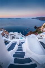 Obraz premium Paradise found in Santorini! This iconic image showcases the island's stunning blue domes, white houses, rugged caldera, and endless sea.