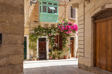 Obraz na płótnie Canvas Mediterranean house wall with flowers, Valletta Malta